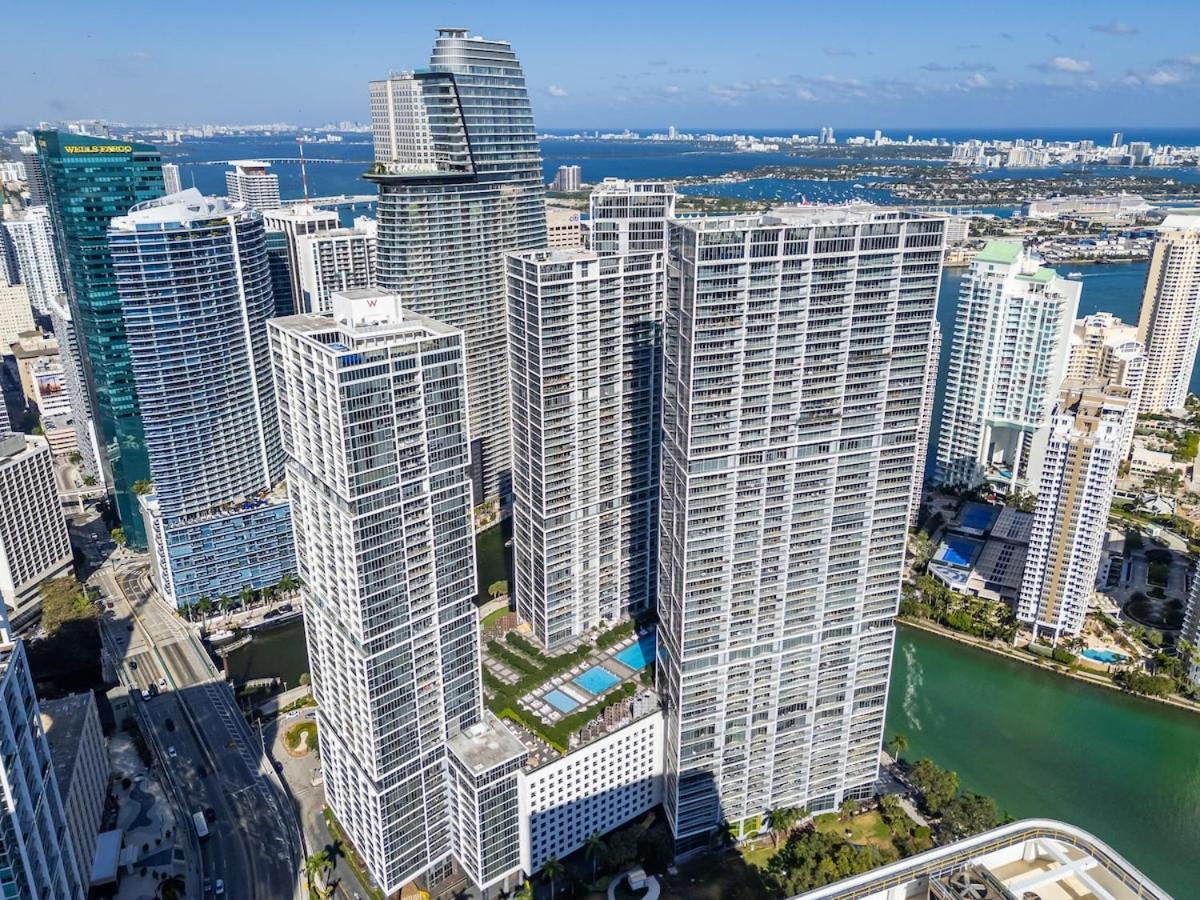 Stunning At Icon With Bay Views-pool-gym-spa Apartment Miami