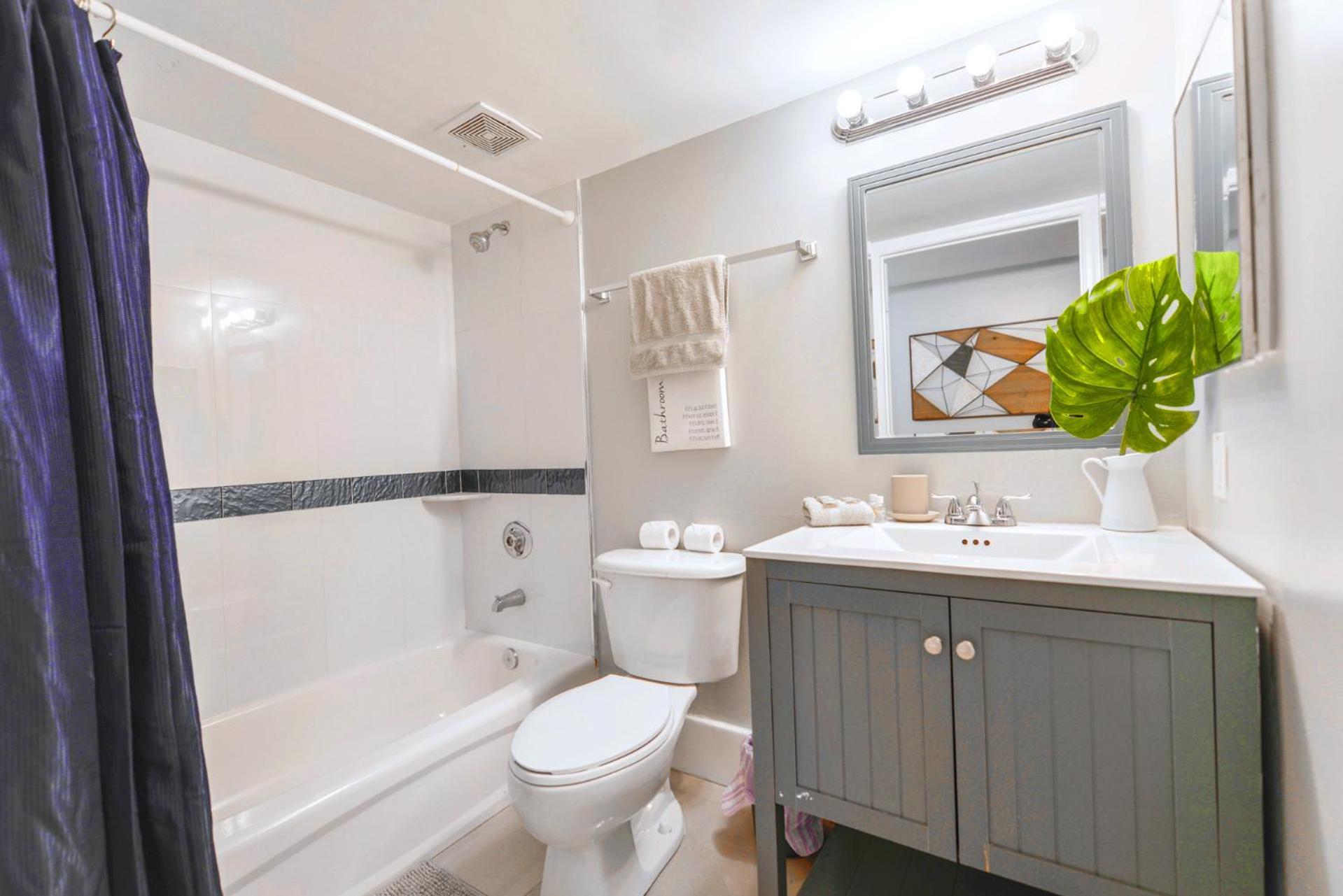 Stylish & Comfy W In-site Apartment
