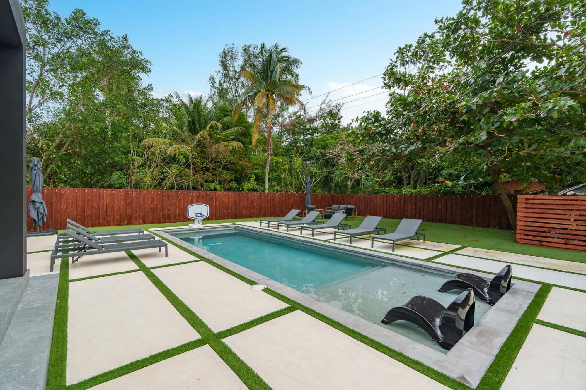Modern Build Heated Pool Huge Open Concept Miami