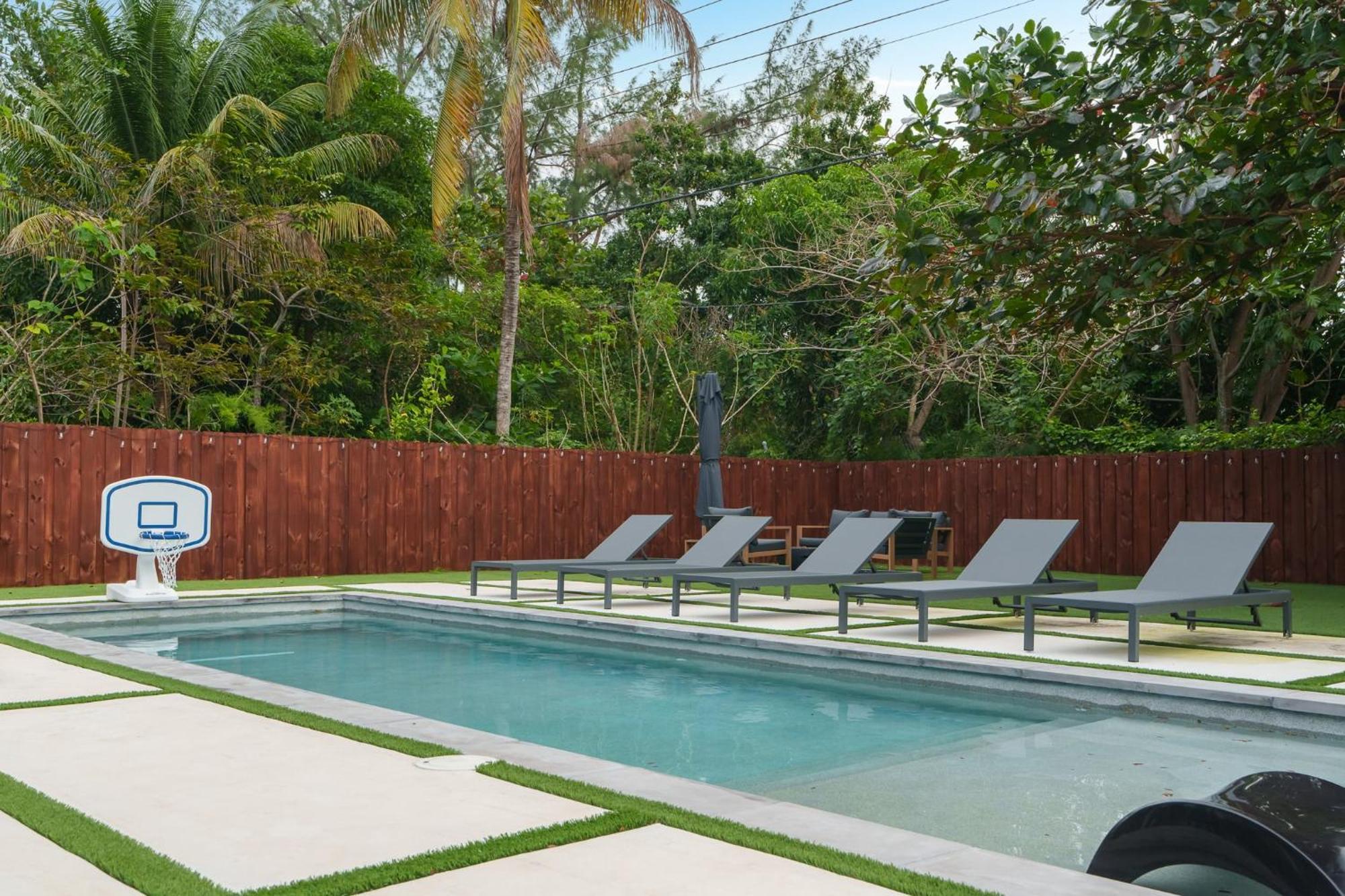 Modern Build Heated Pool Huge Open Concept