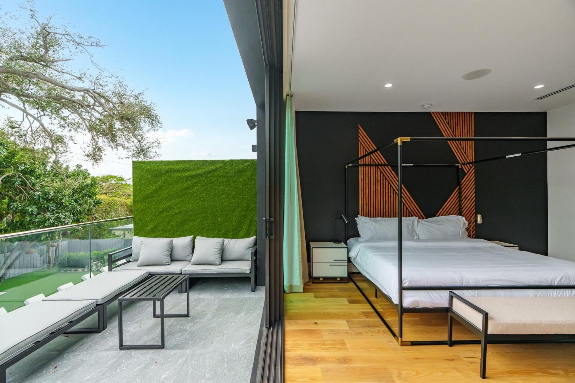 Modern Build Heated Pool Huge Open Concept Miami