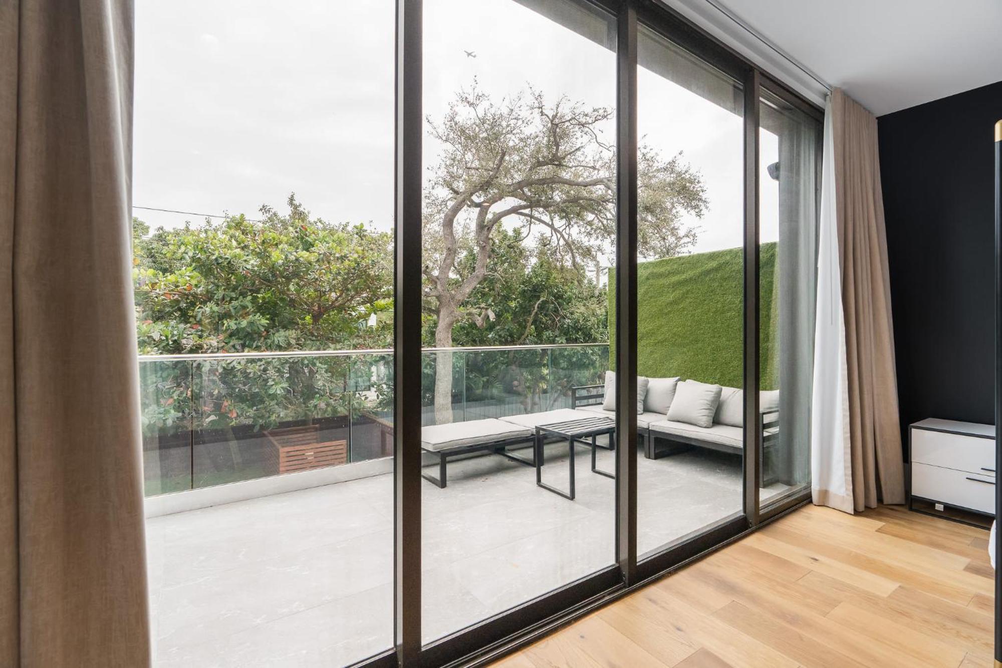 Modern Build Heated Pool Huge Open Concept Miami