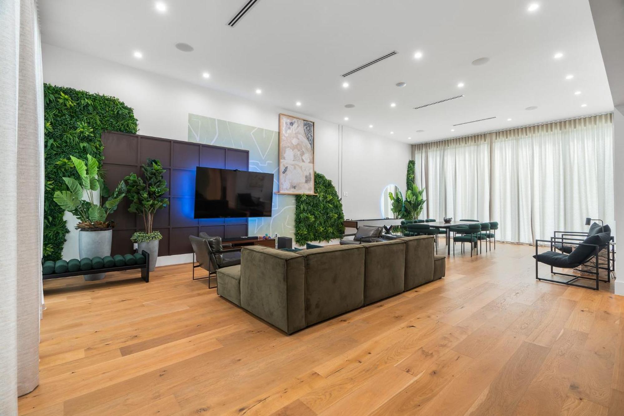 Modern Build Heated Pool Huge Open Concept Miami