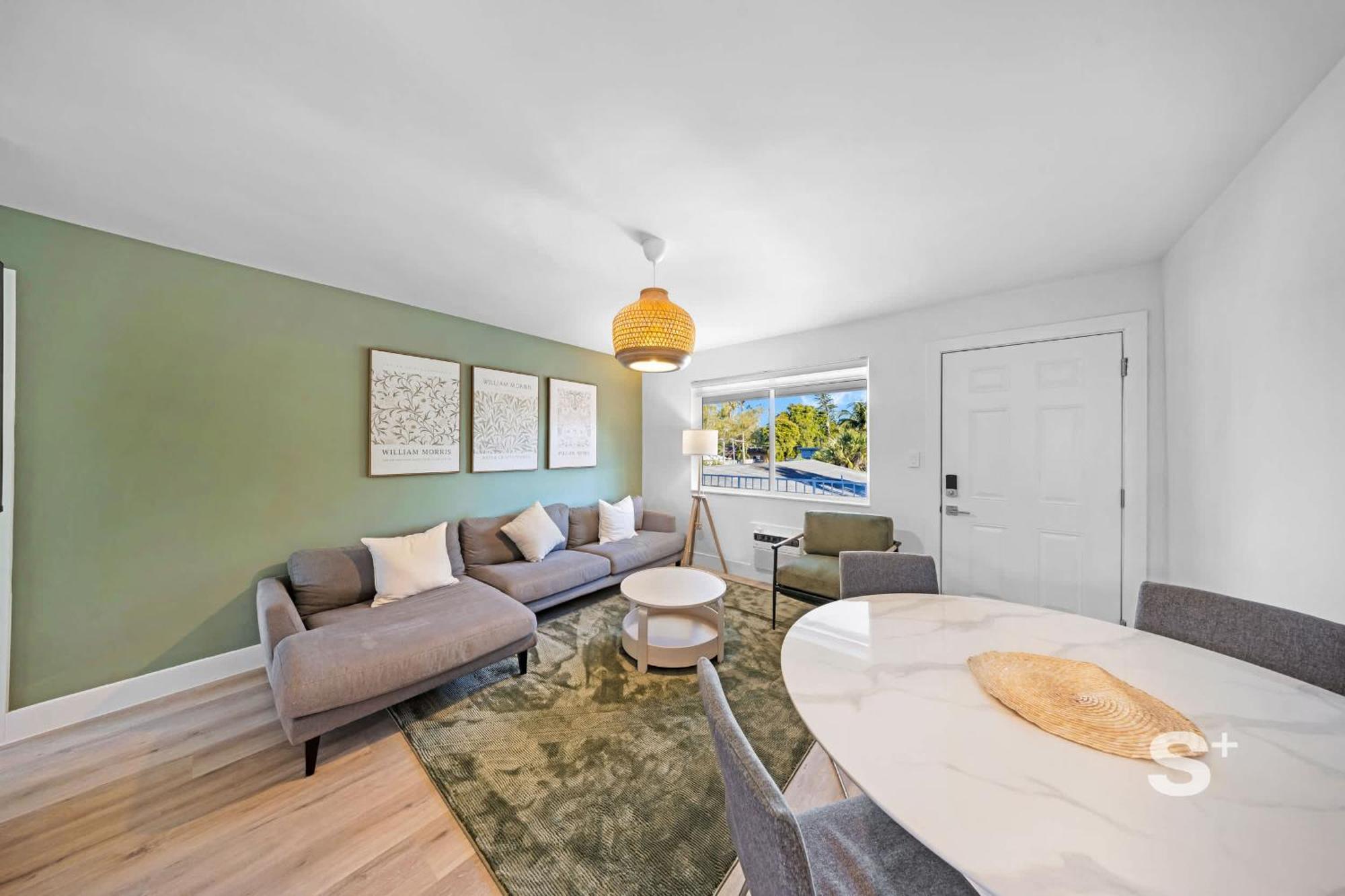 Modern 1-br In *