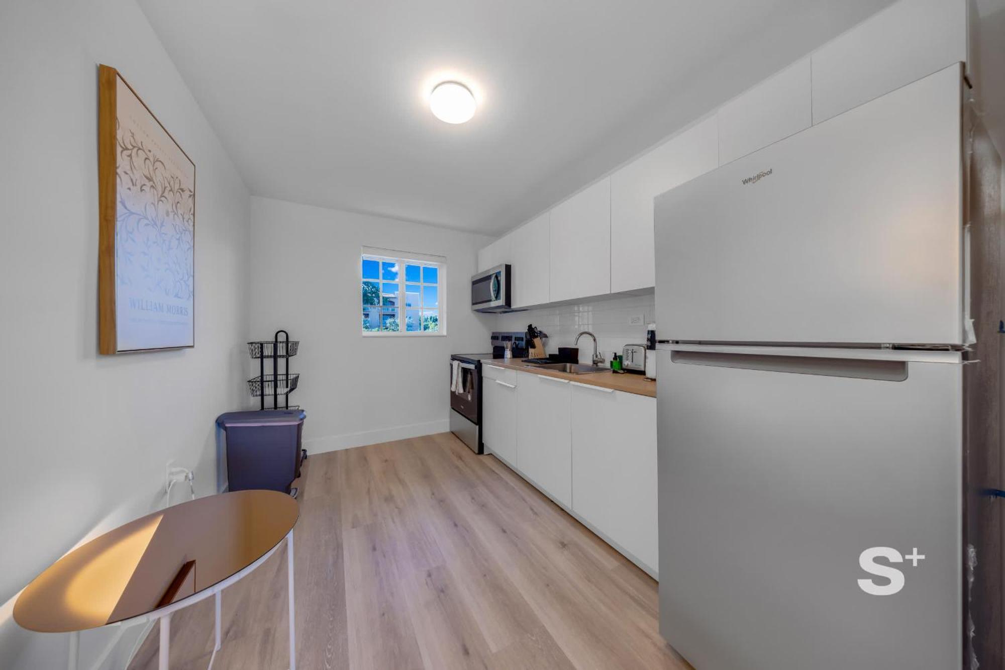 Modern 1-br In