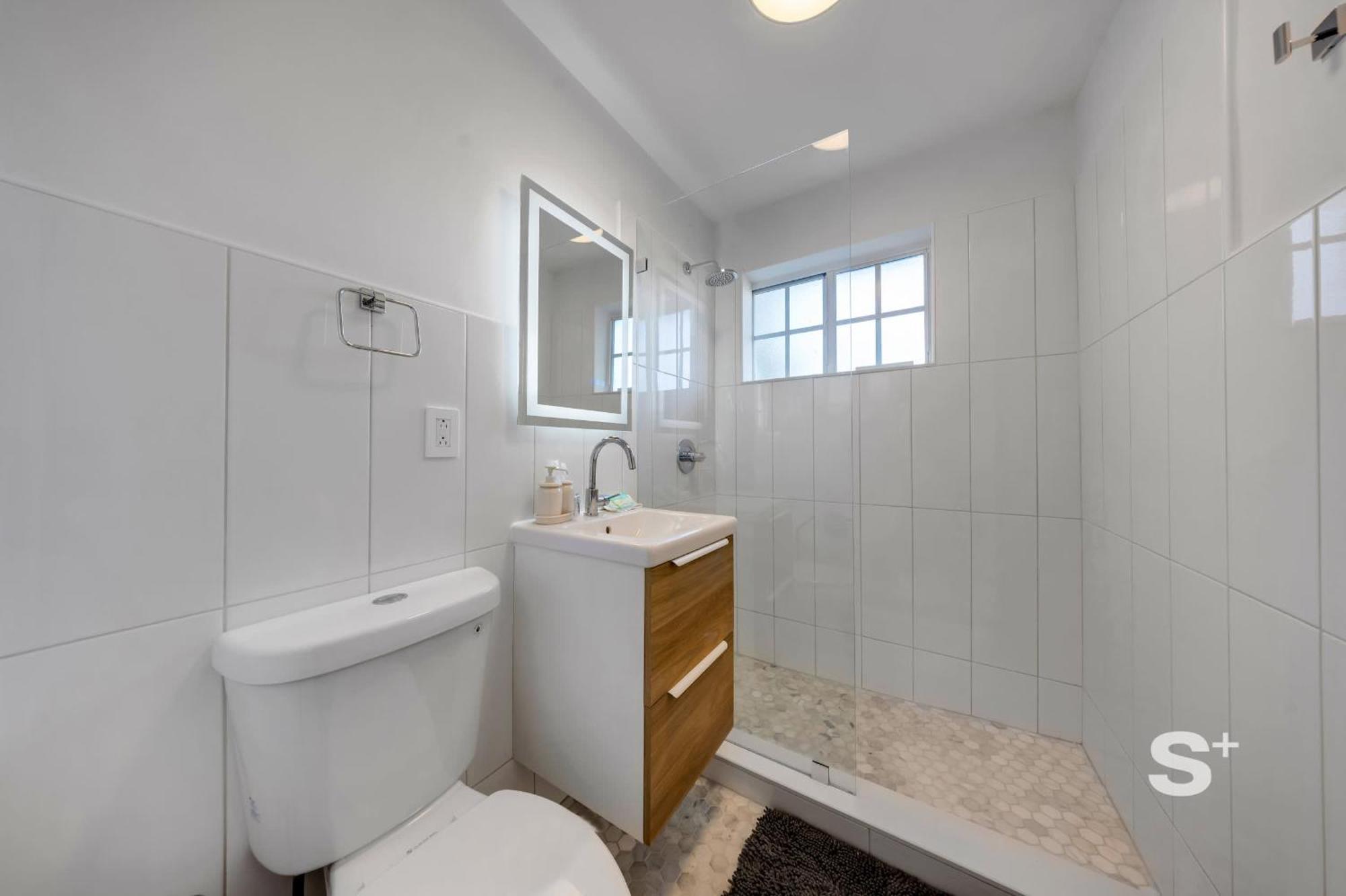 Modern 1-br In Apartment