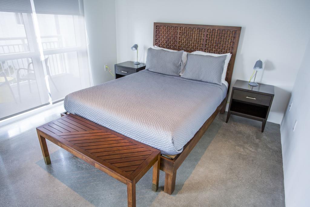 Real Living Apartment *