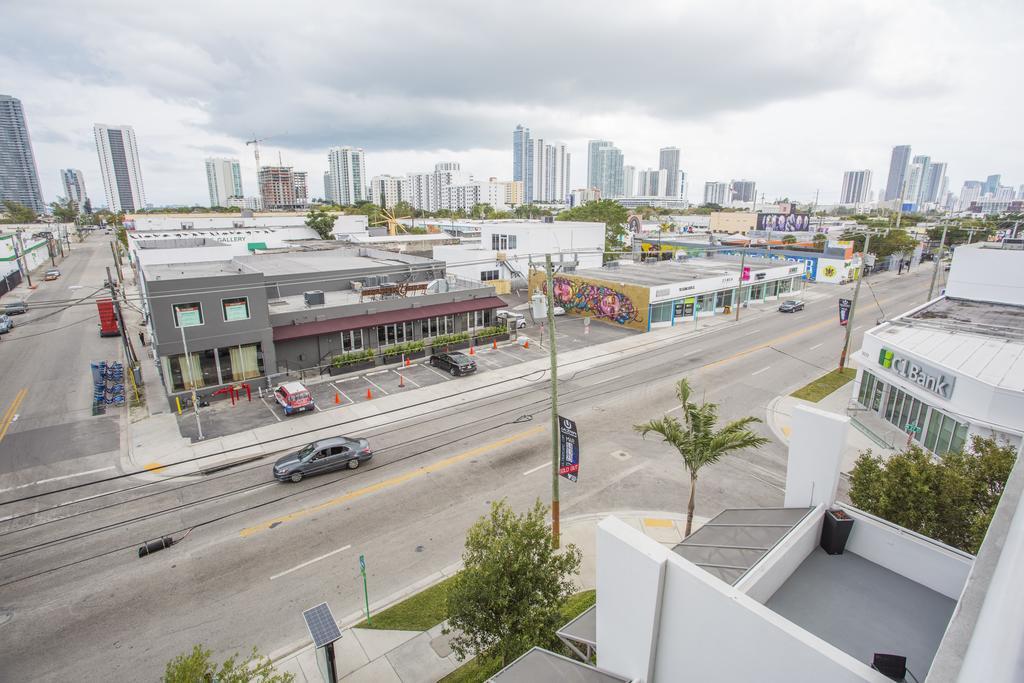 Real Living * Miami
