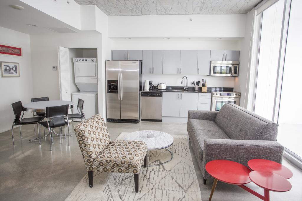 Real Living Apartment *