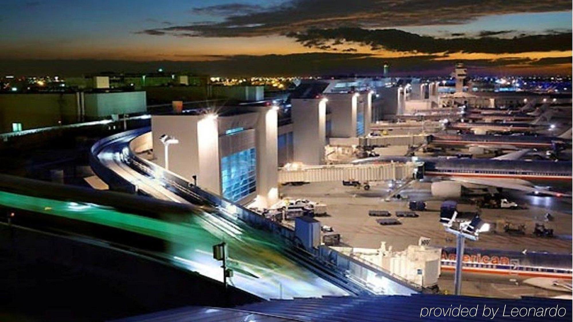 Express & Airport East By Ihg Hotel Miami
