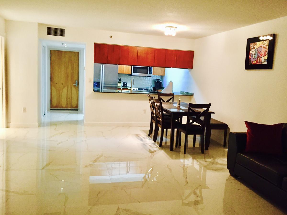 Brickell Bay Boardwalk - Waterfront Luxury Apartment *