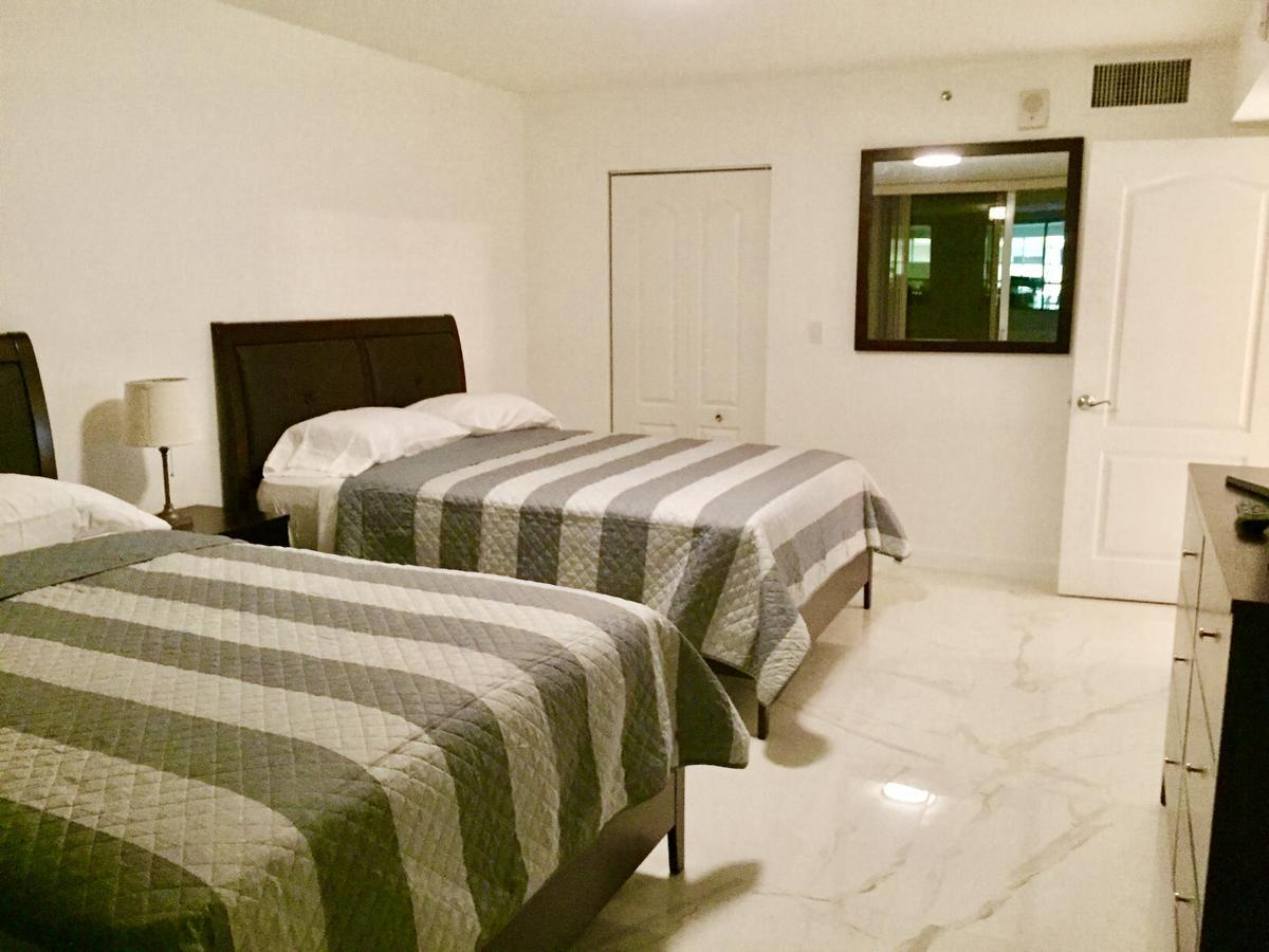 Brickell Bay Boardwalk - Waterfront Luxury