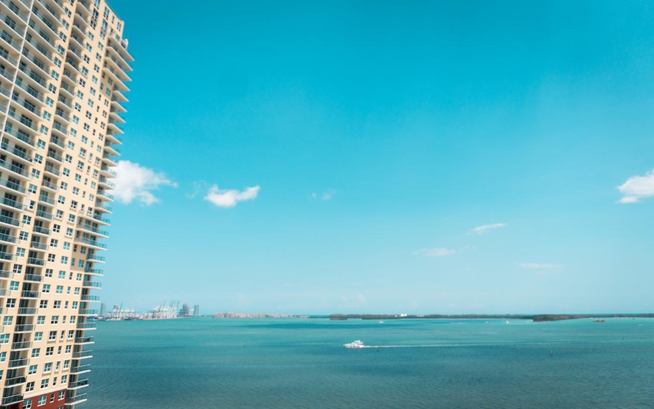 Brickell Bay Boardwalk - Waterfront Luxury Miami