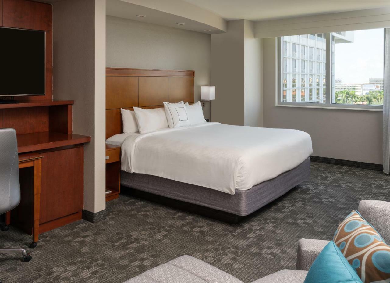 Courtyard By Marriott Airport Hotel