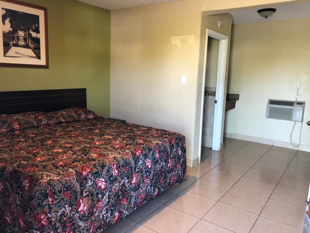 Hotel Budget *