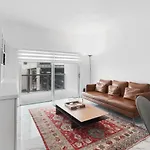Free Parking-Gorgeous 2 Bedroom Unit-Location