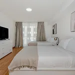 Lovely Condo With City & Ocean Views. Sleep Up To 6 People!