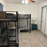 Bekahouse Hostel With Parking, Backyard And Laundry