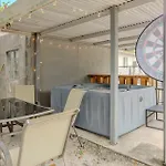 Hot Tub & King Bed - 8Min From Airport, Beach & Dt