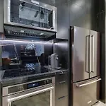 Wynwood Condo, Walk To Restaurants And Nightclubs!
