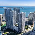 Stunning Apartment At Icon With Bay Views-Pool-Gym-Spa