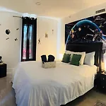 Atrium Hostel Design District