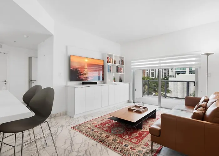 Free Parking-Gorgeous 2 Bedroom Unit-Location