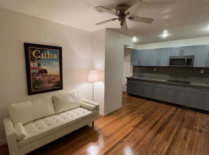 1Br Historic Art Deco Charm Meets Modern Comfort- Huge Tropical Garden In Posh Coral Gables-10 Min Airport