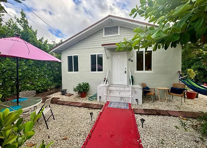 Nice 2 Twin Bedroom - Best Central Location In Miami - Luggage Storage, Parking And Laundry For Free!!!!