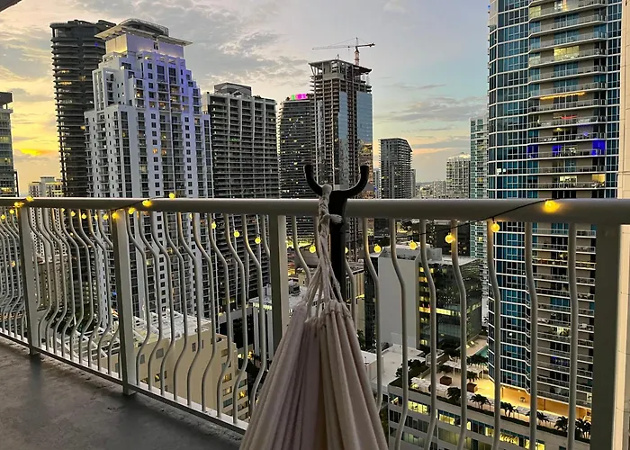 City & Sea View+Free Parking Modern Condo