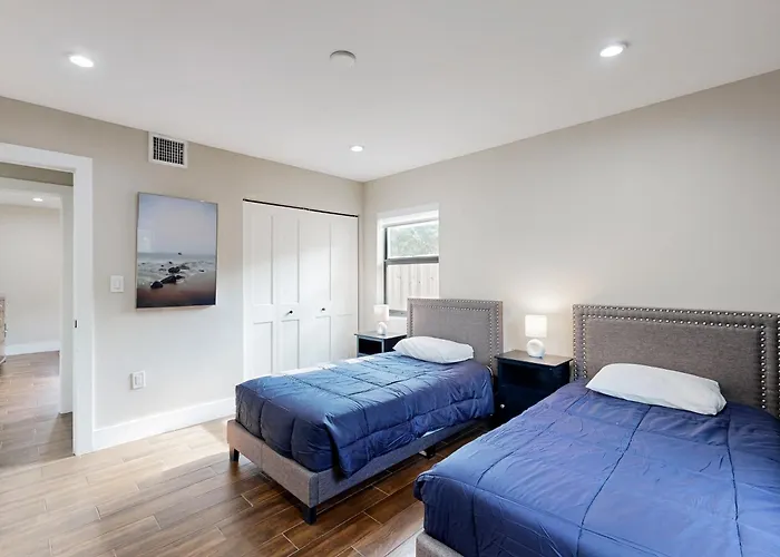 Mid-Century Modern Oasis