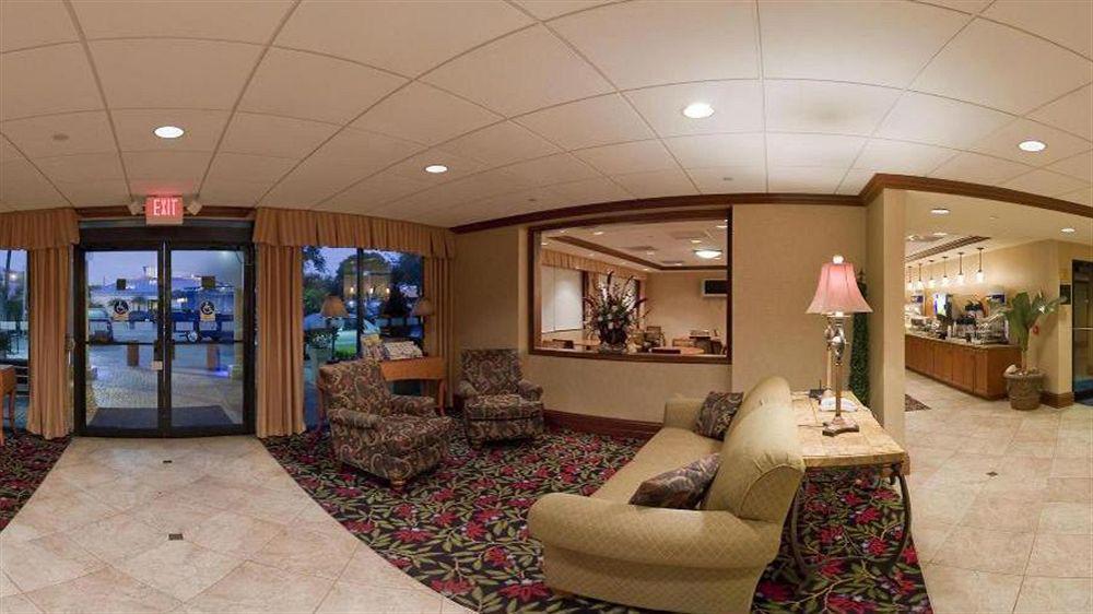 Airport Hotel 3*
