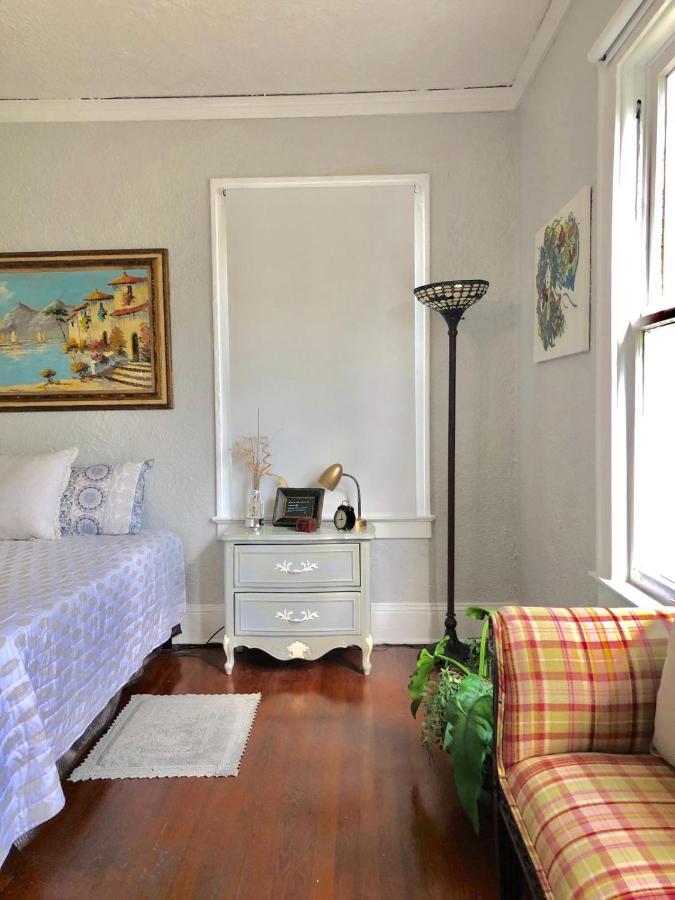 Comfy And Spacious With Free Parking Homestay
