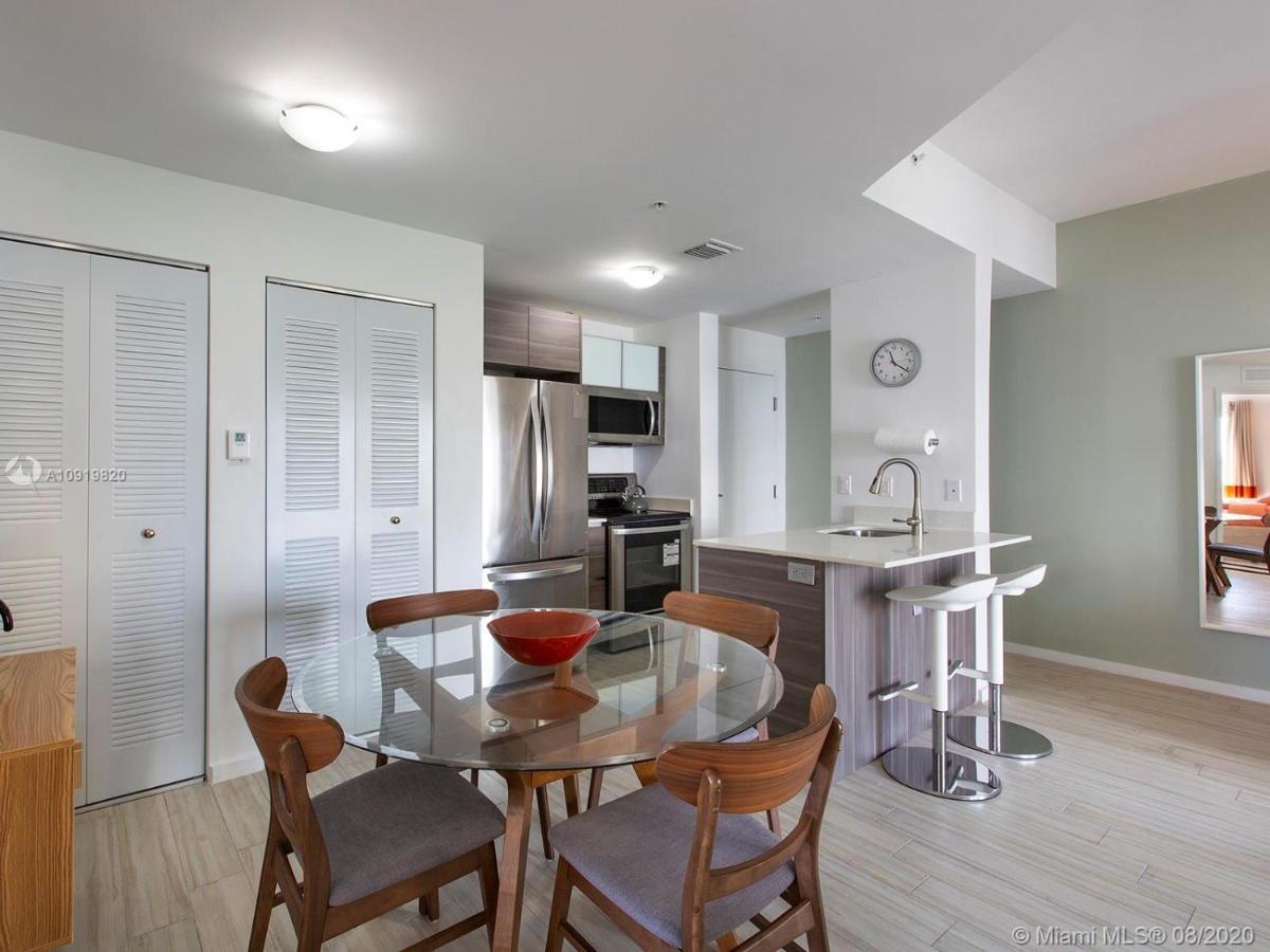Free Parking-gorgeous 2 Bedroom Unit-location Appartement *