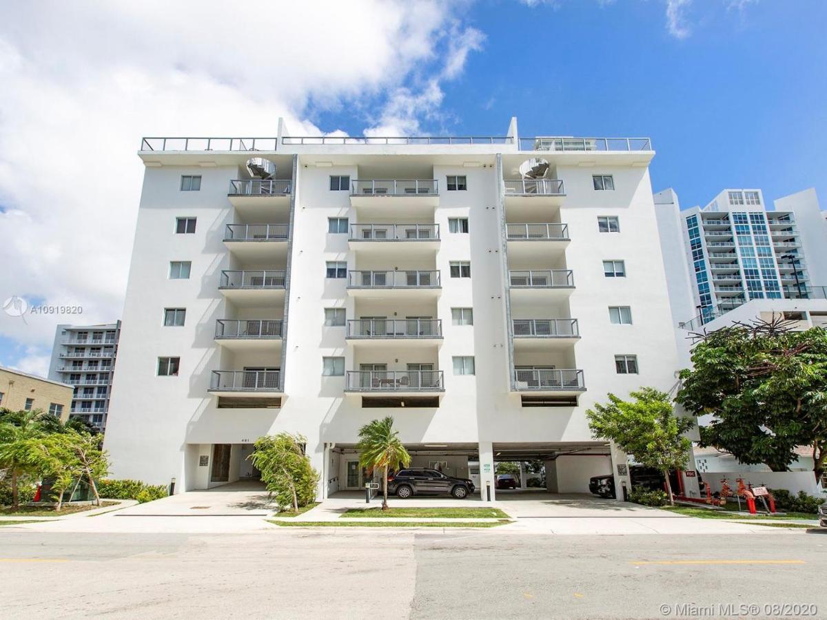 Free Parking-gorgeous 2 Bedroom Unit-location *