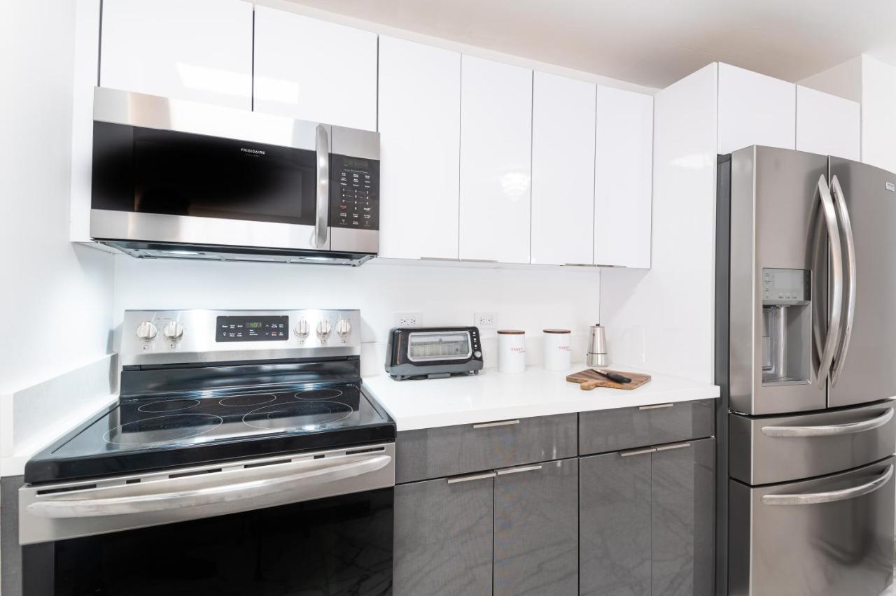 Free Parking-gorgeous 2 Bedroom Unit-location
