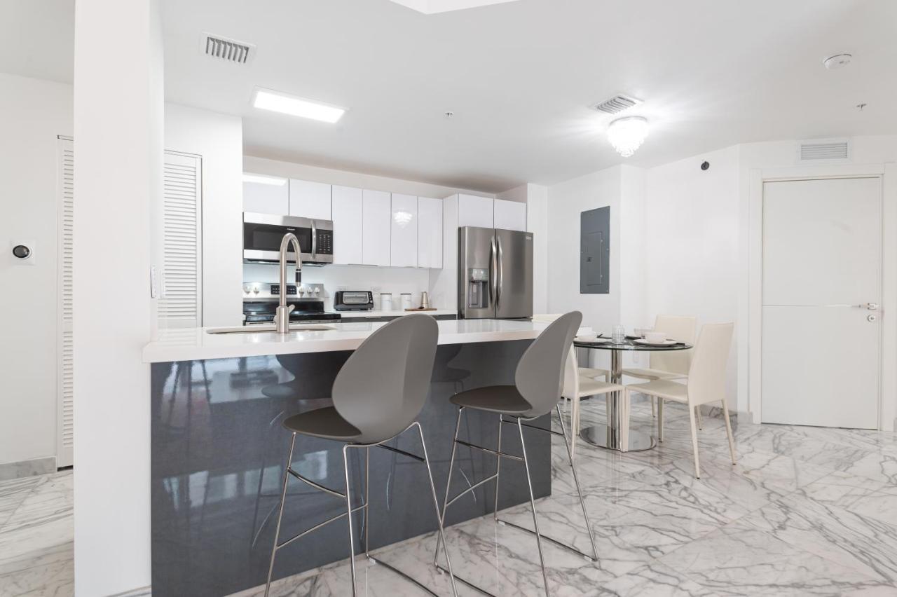 Free Parking-gorgeous 2 Bedroom Unit-location * Miami