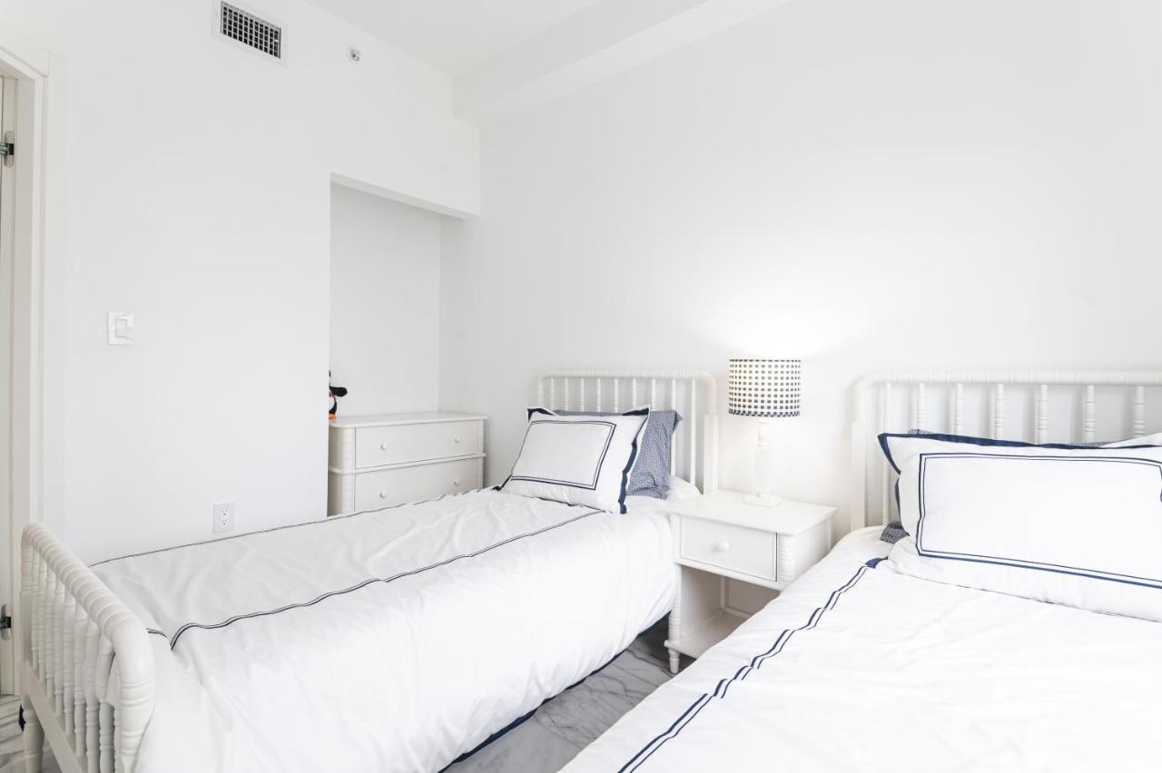 Free Parking-gorgeous 2 Bedroom Unit-location Appartement *