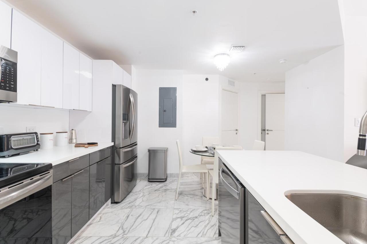 Free Parking-gorgeous 2 Bedroom Unit-location *