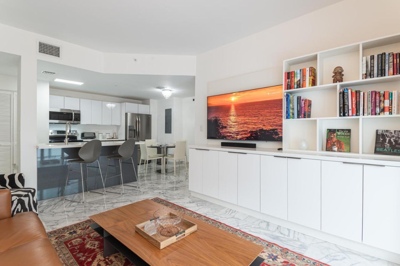 Free Parking-gorgeous 2 Bedroom Unit-location