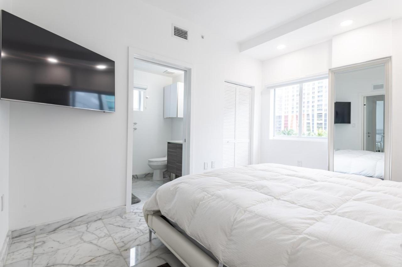 Free Parking-gorgeous 2 Bedroom Unit-location Appartement