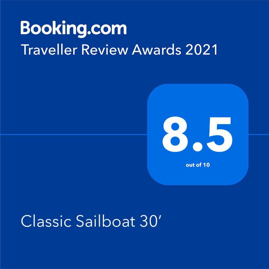 Classic Sailboat 30' Botel