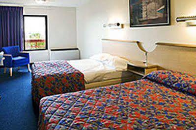 Red Roof Airport Hotel 2*