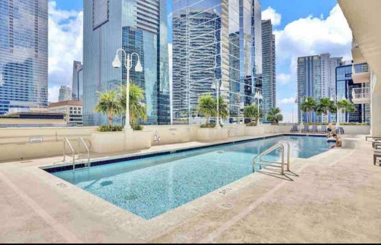 Luxurious 1br High Rise Brickell-free Parking *