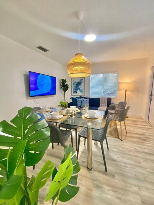 Beautiful & Relax Family House 2/1- Free Parking *