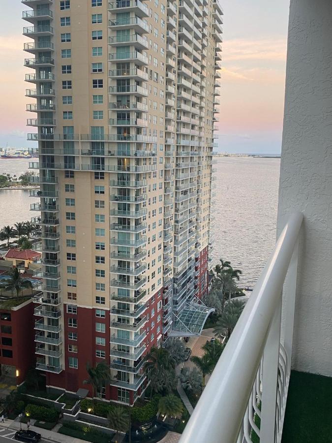 High Rise Brickell Modern *