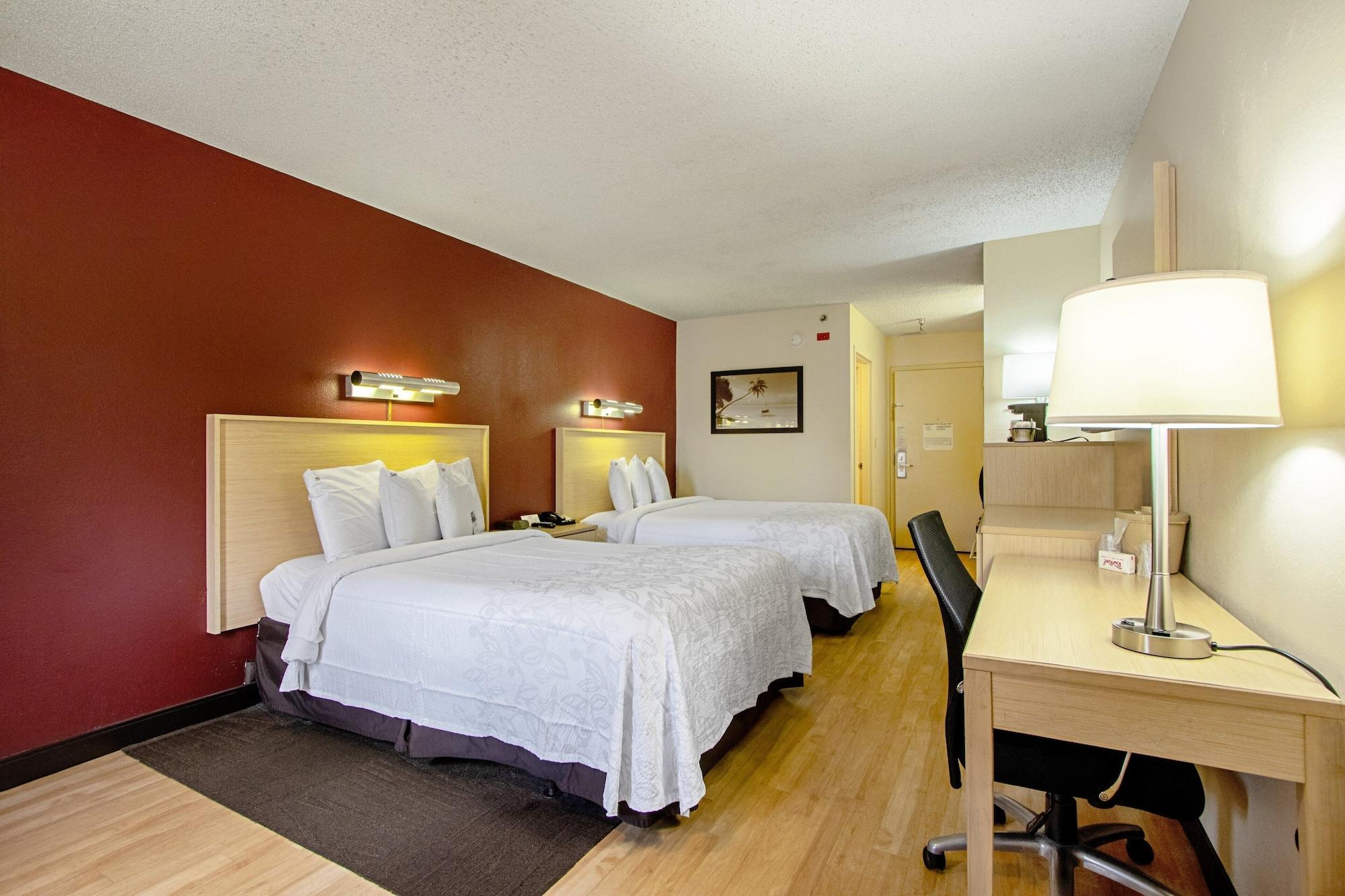 Hotel Red Roof Airport 2*