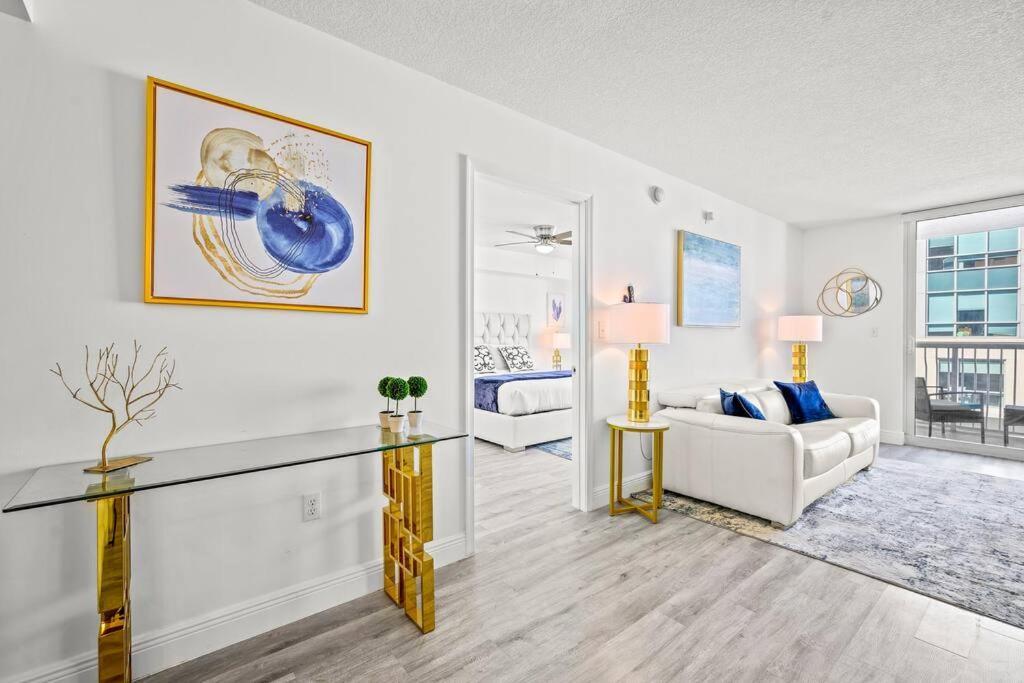 Apartment High Floor Unit Located In Brickell - Free Parking *