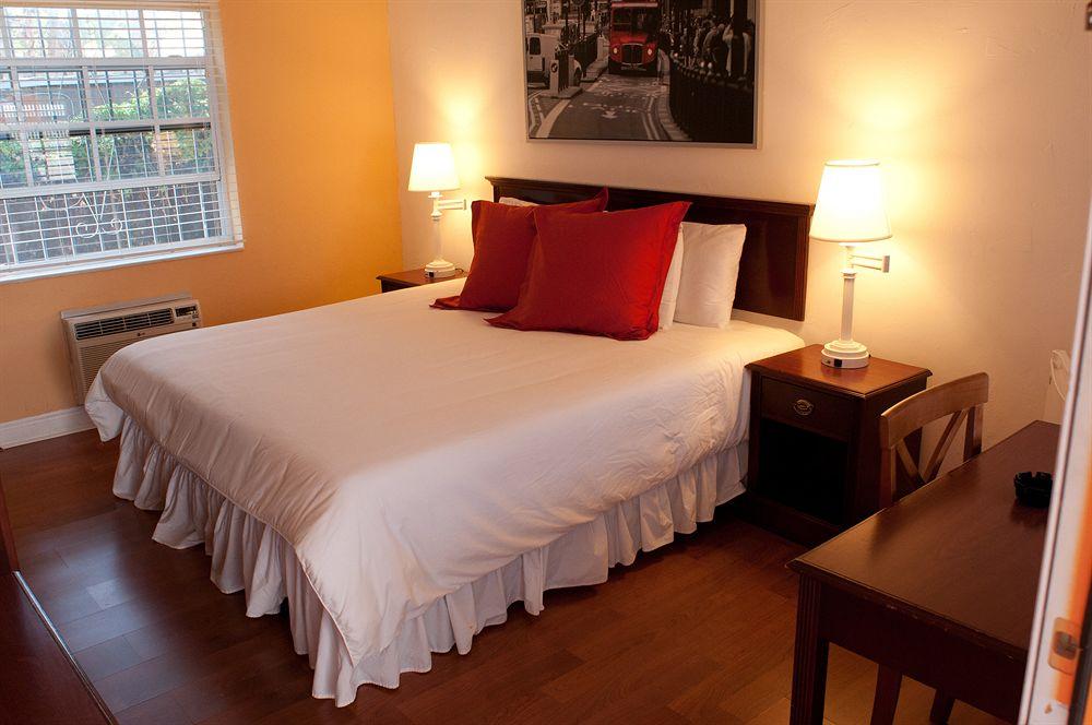 Travelodge By Wyndham Biscayne Bay 3*
