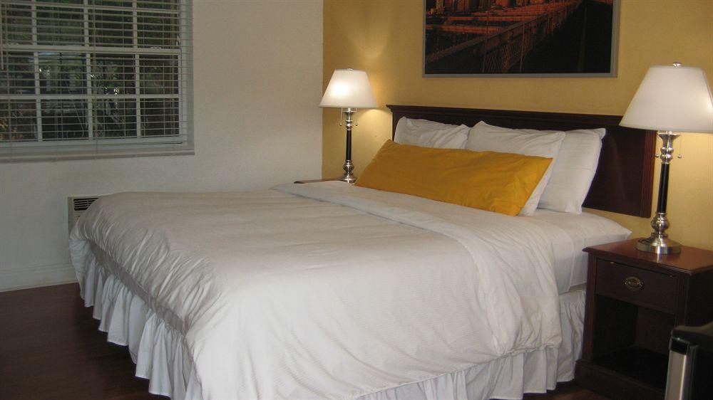 Travelodge By Wyndham Biscayne Bay Hotel Miami